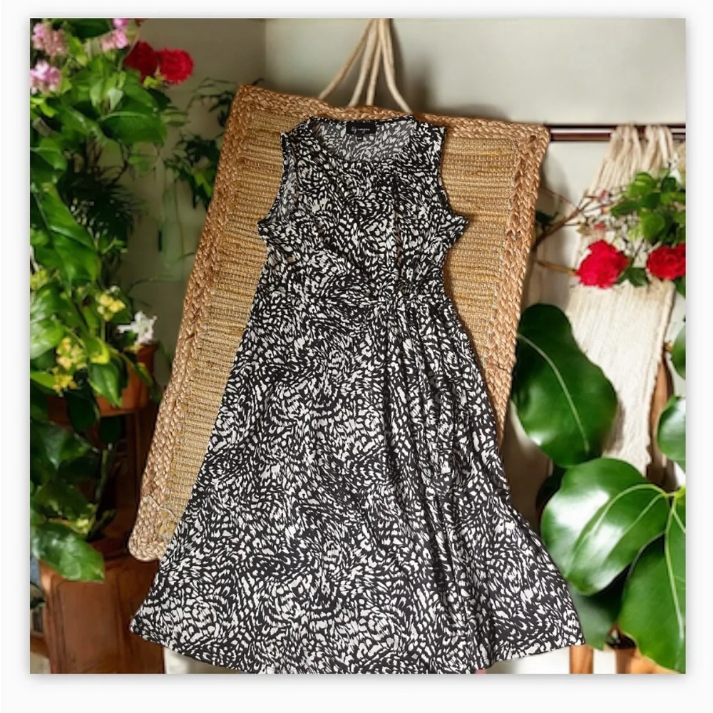 LM Floral Black& Cream Faux Wrap dress -NWOT-Sz M☀️🖤 - Picture 4 of 5